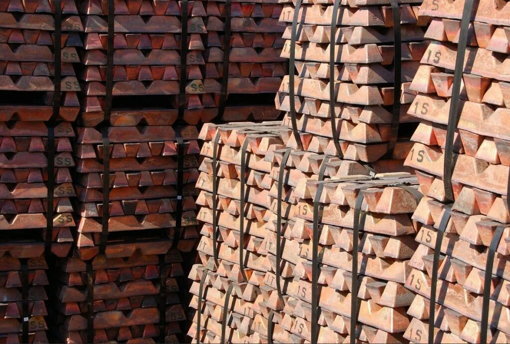 Медный слиток горизонтальной отливки 111х121 мм 1372 мм М1 ГОСТ 193-2015