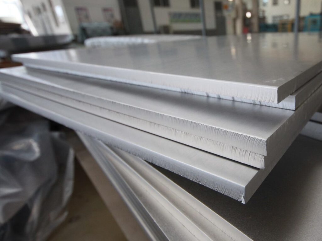 Нержавеющая плита горячекатаная 120 мм 28Cr4 EN 10084