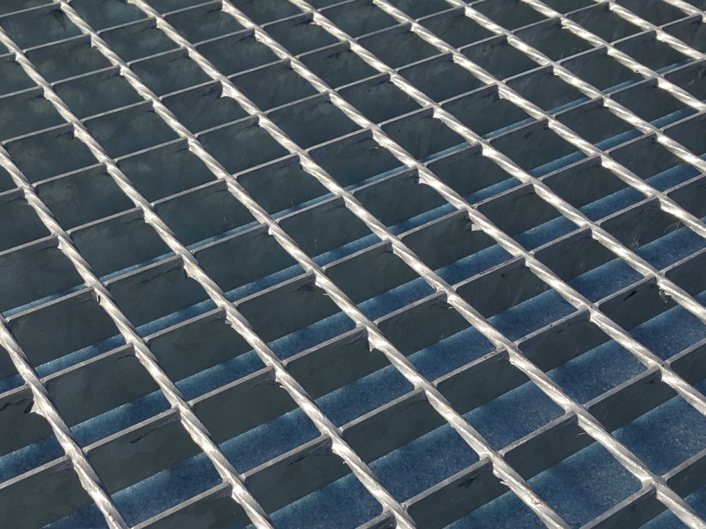 Настил сварной ступень 900x270 33x33 30x2 DIN 24537